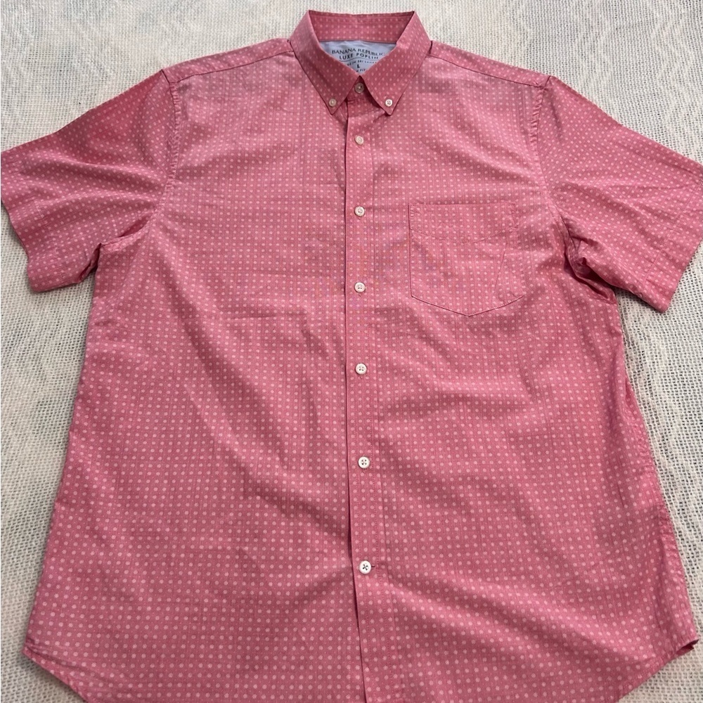 Banana Republic Preppy Pink Men’s Short Sleeve Button Down

Size L Slim Fit